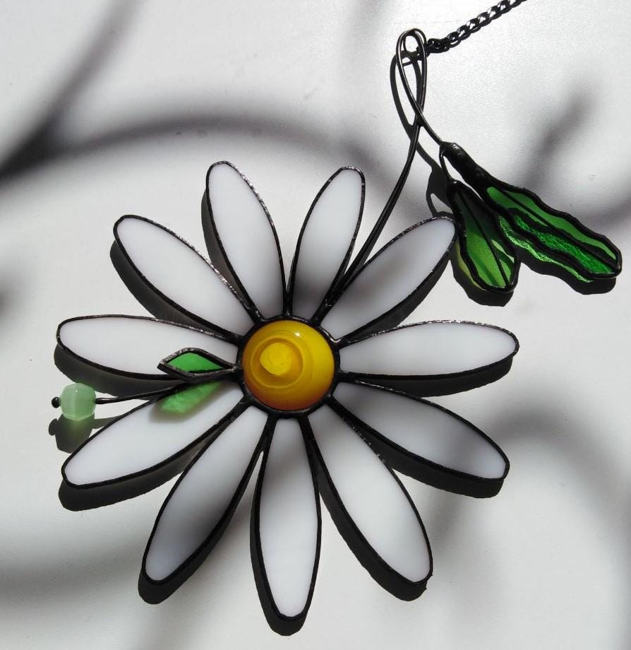 Stained Glass Daisy – Sun Catcher  Hanging Window Panel  Nature-Inspired Decor  Handmade Gift