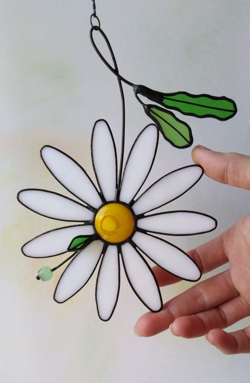 Stained Glass Daisy – Sun Catcher  Hanging Window Panel  Nature-Inspired Decor  Handmade Gift