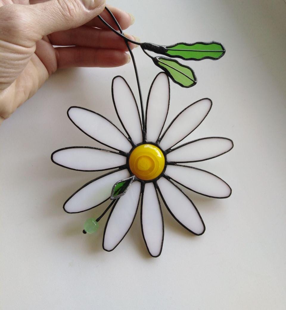 Stained Glass Daisy – Sun Catcher  Hanging Window Panel  Nature-Inspired Decor  Handmade Gift