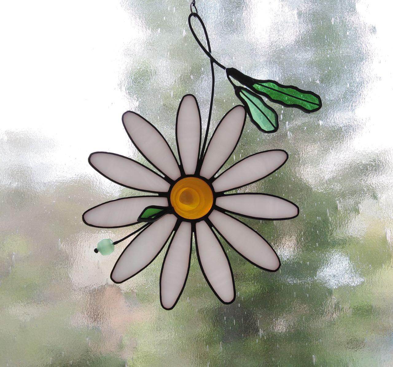 Stained Glass Daisy – Sun Catcher  Hanging Window Panel  Nature-Inspired Decor  Handmade Gift