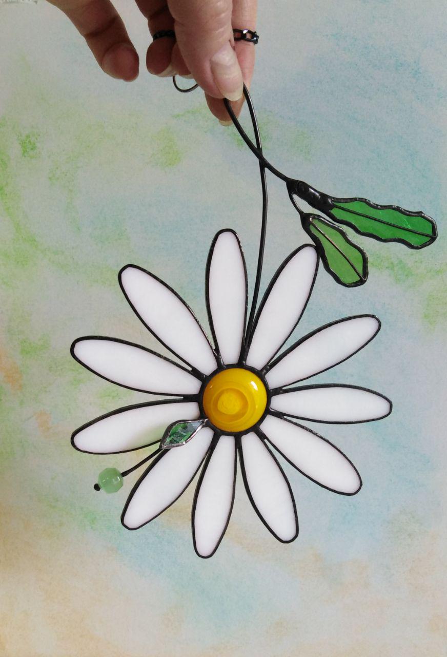 Stained Glass Daisy – Sun Catcher  Hanging Window Panel  Nature-Inspired Decor  Handmade Gift